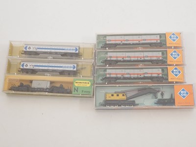 Lot 39 - N gauge - German outline wagons by ROCO,...