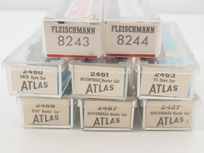 Lot 39 - N gauge - German outline wagons by ROCO,...