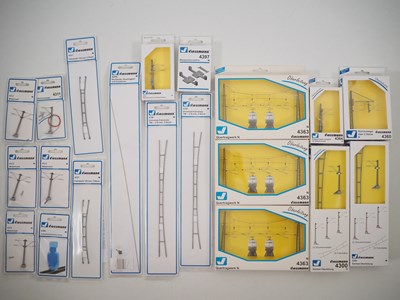 Lot 49 - VIESSMANN - N gauge catenary sets and...