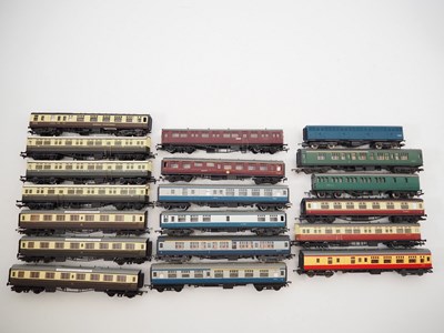 Lot 100 - A group of OO gauge passenger coaches by...