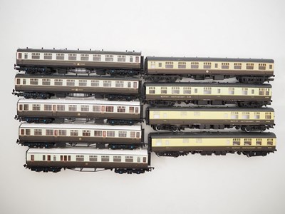 Lot 101 - BACHMANN - OO gauge unboxed passenger coaches...