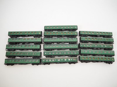 Lot 102 - BACHMANN - OO gauge unboxed passenger coaches...
