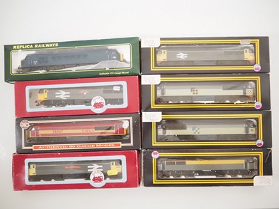 Lot 183 - A group of OO gauge diesel locos by DAPOL and...