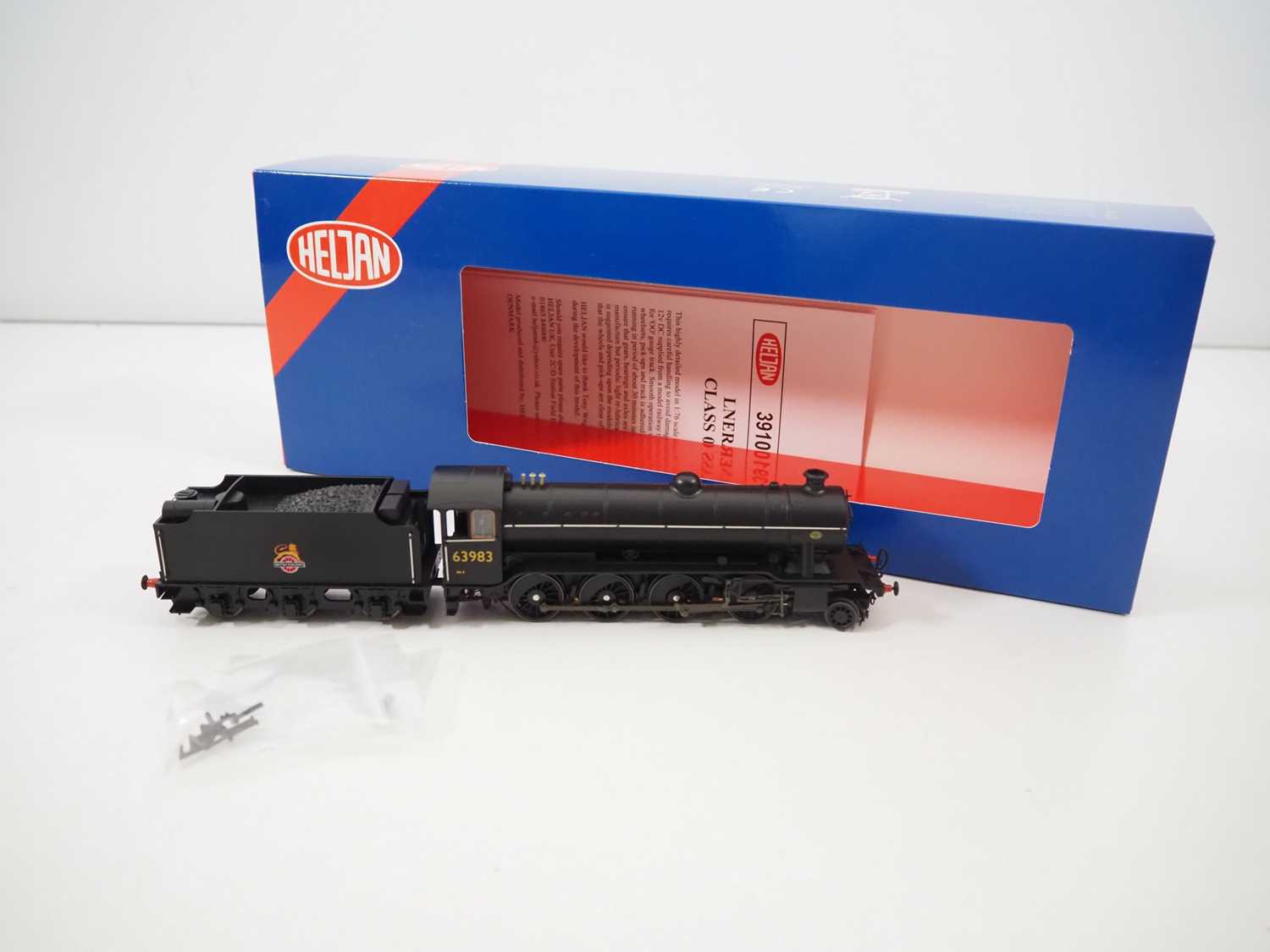 Oo Scale O2 Lot 298 - A HELJAN OO gauge Class O2 'Tango' steam