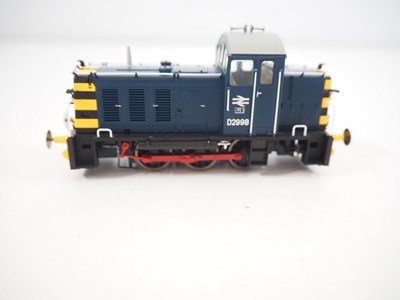 Lot 344 - A pair of HELJAN OO gauge diesel shunting...