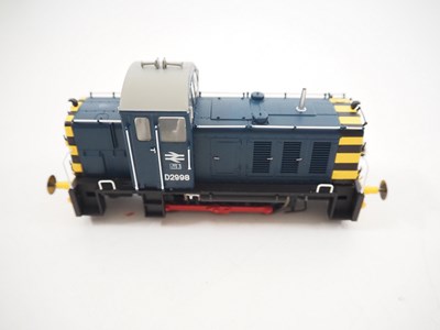 Lot 344 - A pair of HELJAN OO gauge diesel shunting...