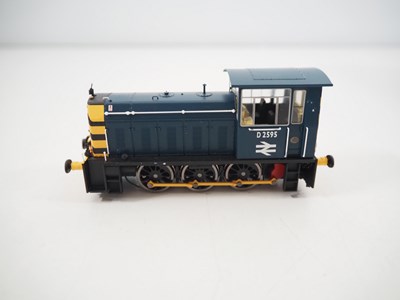 Lot 344 - A pair of HELJAN OO gauge diesel shunting...