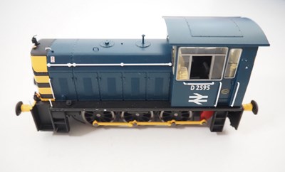 Lot 344 - A pair of HELJAN OO gauge diesel shunting...