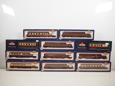Lot 359 - A group of BACHMANN OO gauge passenger coaches...
