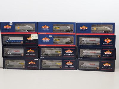 Lot 416 - A group of BACHMANN OO gauge bogie hopper...