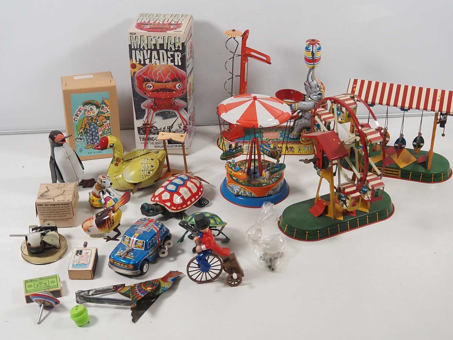 Lot 490 - A group of boxed and unboxed tinplate toys,...