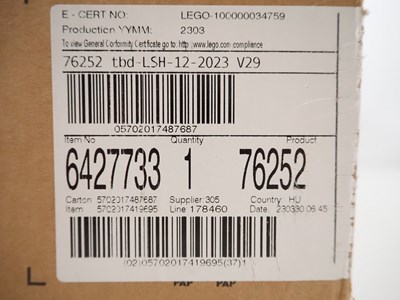 Lot LEGO retired 76252 BATMAN 'Batcave Shadow Box'...