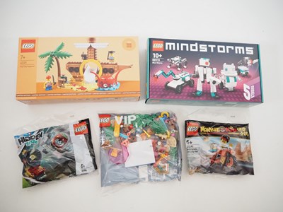 Lot 505 - LEGO - Mixed small sets and VIP bagged items -...