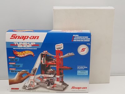 Lot 666 - MATTEL HOTWHEELS sets comprising 'Ford...