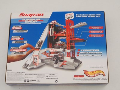 Lot 666 - MATTEL HOTWHEELS sets comprising 'Ford...