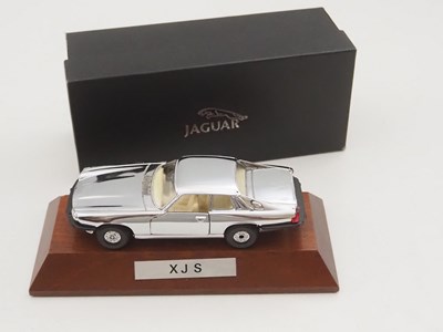 Lot 680 - A PARAGON MODELS 1:18 scale diecast Jaguar XJ6...