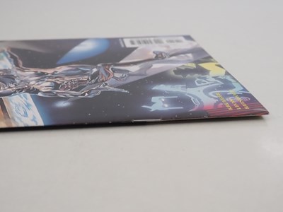 Lot 10 - EARTH X #12 (2000 - MARVEL) - The first...