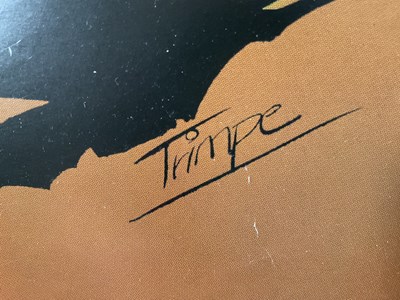 Lot 452 - Wolverine vs Hulk limited edition Dynamic...