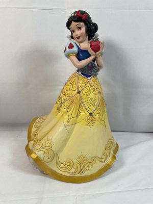 Lot 413 - WALT DISNEY SHOWCASE COLLECTION - Large Snow...