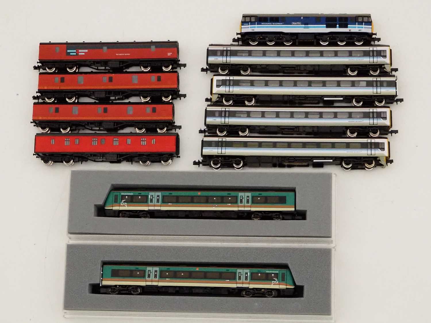 Lot 4 - A mixed selection of FARISH N gauge rolling...