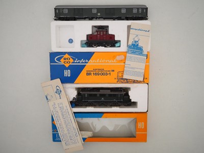 Lot 24 - A pair of ROCO German outline HO gauge...