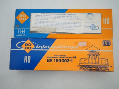 Lot 24 - A pair of ROCO German outline HO gauge...