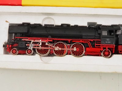 Lot 27 - A group of FLEISCHMANN HO gauge German outline...