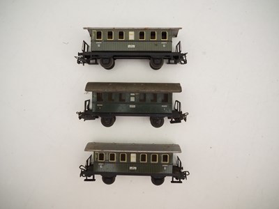 Lot 29 - A group of unboxed MARKLIN HO gauge vintage...