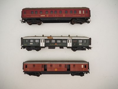 Lot 29 - A group of unboxed MARKLIN HO gauge vintage...
