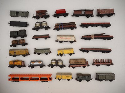 Lot 30 - A group of unboxed MARKLIN HO gauge vintage...