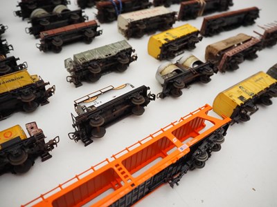Lot 30 - A group of unboxed MARKLIN HO gauge vintage...