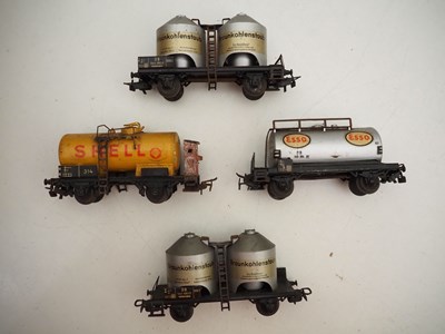 Lot 30 - A group of unboxed MARKLIN HO gauge vintage...
