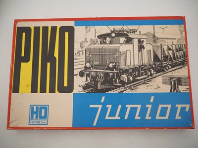 Lot 36 - A vintage 3-rail HO gauge train set with...