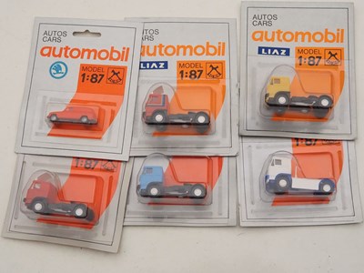 Lot 39 - A group of European HO gauge buildings and...