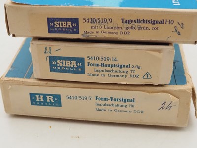 Lot 39 - A group of European HO gauge buildings and...