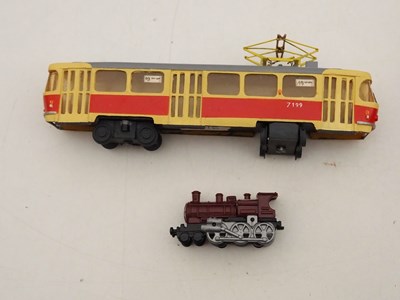 Lot 39 - A group of European HO gauge buildings and...