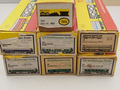 Lot 40 - A group of boxed HO gauge wagons and coaches...
