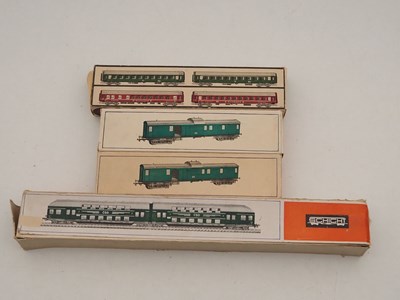 Lot 40 - A group of boxed HO gauge wagons and coaches...