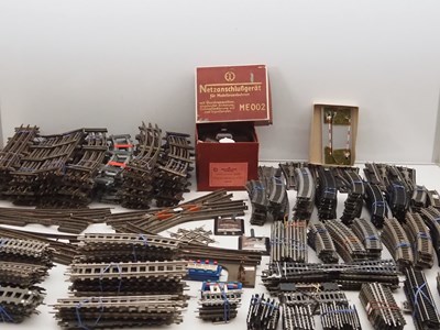 Lot 41 - A large box of vintage HO, S and O gauge 2 and...