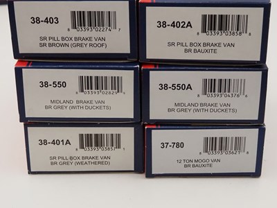 Lot 46 - BACHMANN - various mixed OO gauge wagons and...