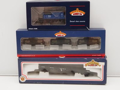 Lot 46 - BACHMANN - various mixed OO gauge wagons and...