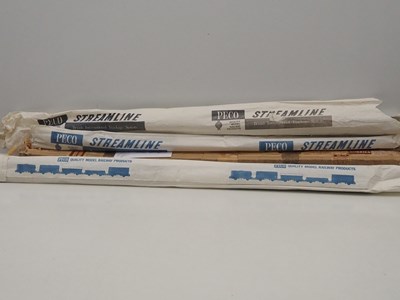 Lot 47 - A large quantity of OO gauge plastic and card...