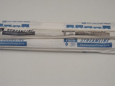 Lot 47 - A large quantity of OO gauge plastic and card...