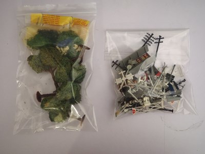 Lot 47 - A large quantity of OO gauge plastic and card...