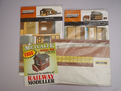 Lot 47 - A large quantity of OO gauge plastic and card...