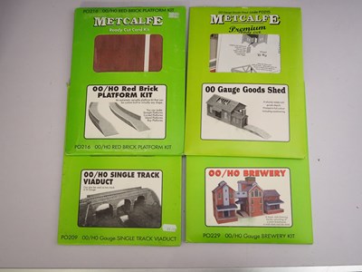 Lot 47 - A large quantity of OO gauge plastic and card...