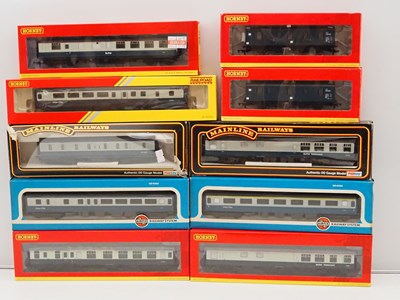 Lot 75 - A mixed group of OO gauge passenger coaches...