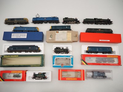Lot 81 - A quantity of boxed and unboxed OO gauge steam,...