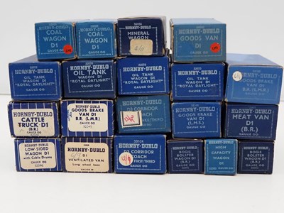 Lot 98 - A group of boxed HORNBY DUBLO OO gauge 3-rail...