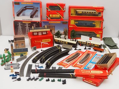 Lot 104 - A large quantity of OO gauge rolling stock and...